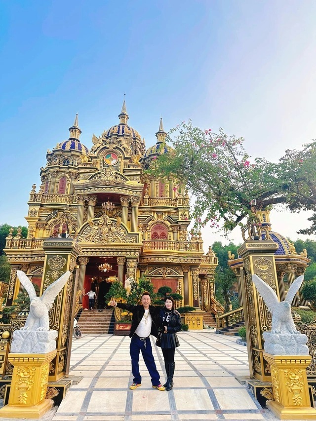 Đại gia kinh doanh phế liệu ở Nghệ An bật mí nguyên do xây lâu đài dát vàng, cô con gái nêu tiêu chí kém rể phải đủ 3 tế - Ảnh 3.