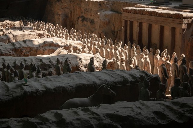 Khám phá kinh ngạc về quan tài 16 tấn chứa đầy kho báu trong lăng mộ Tần Thủy Hoàng - Ảnh 2.