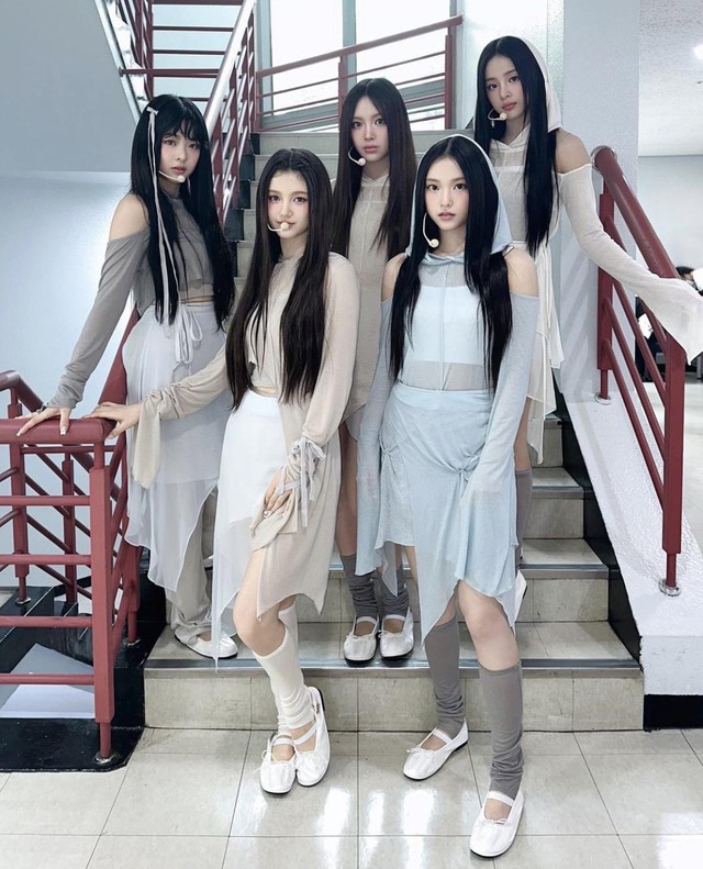 Jeden Sommer laden sich koreanische Mädchen gegenseitig dazu ein, Gummistiefel zu tragen. Es stellt sich heraus, dass es sich dabei um die Marken Lisa und Thach Trang handelt – Foto 10.
