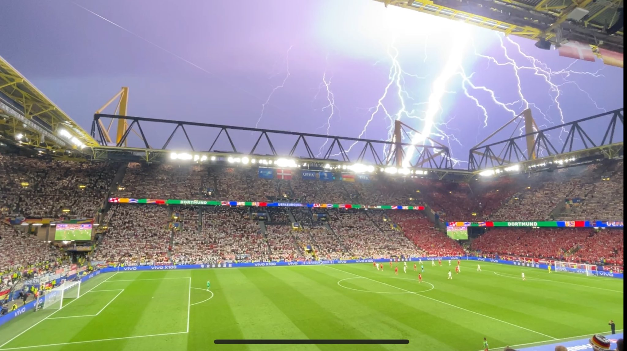 Tuyển Đức đánh bại Đan Mạch trong trận cầu giông tố, ngạo nghễ vào tứ kết Euro 2024 - Ảnh 1.