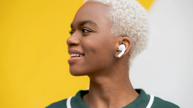 Đeo AirPods bị bẩn không khác gì nuôi cả ổ vi khuẩn trong tai: Đây là cách vệ sinh headphone không dây hiệu quả nhất, người dùng nên thử ngay - Ảnh 1.