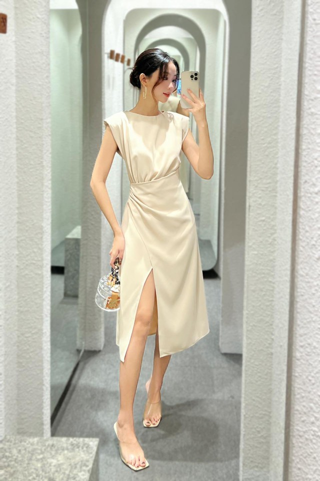 8 bezaubernde Models in weißen Kleidern, clevere Alters-Hacks, die Bürodamen über 30 helfen, sich so schön zu kleiden wie Liu Yifei im Film – Foto 16.