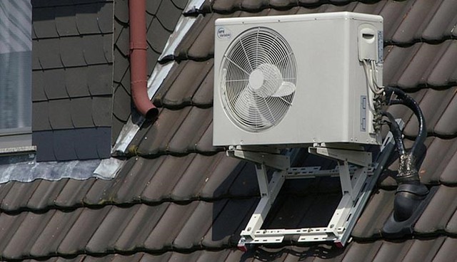 Có nên lắp cục nóng điều hoà ngoài ban công, trên mái nhà không? Thì ra bấy lâu rất nhiều người hiểu sai - Ảnh 1.