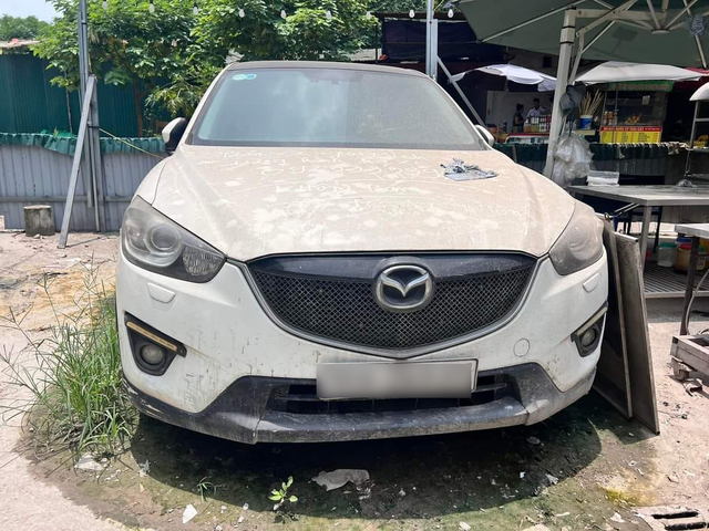 Bí ẩn chiếc Mazda CX-5 nằm chỏng chơ trước cửa quán bia từ dịch Covid-19: Hé lộ về chủ nhân - Ảnh 2.