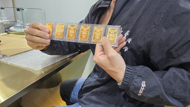 Nhiều điểm bán vàng miếng SJC ở TP HCM ngừng nhận khách - Ảnh 3.