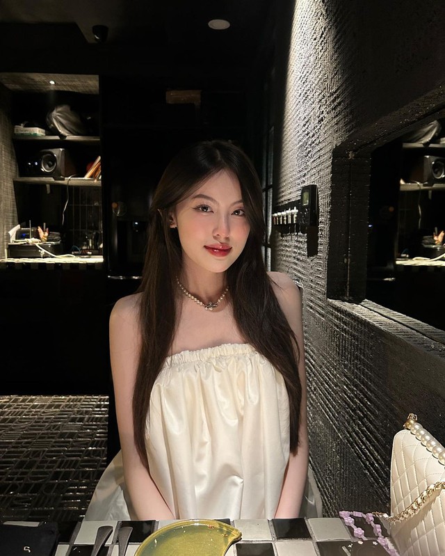 Tiểu thư 2k3 Tăng Mỹ Hàn và 9 lần diện váy trắng khiến HIEUTHUHAI “lo lắng” - Ảnh 13.