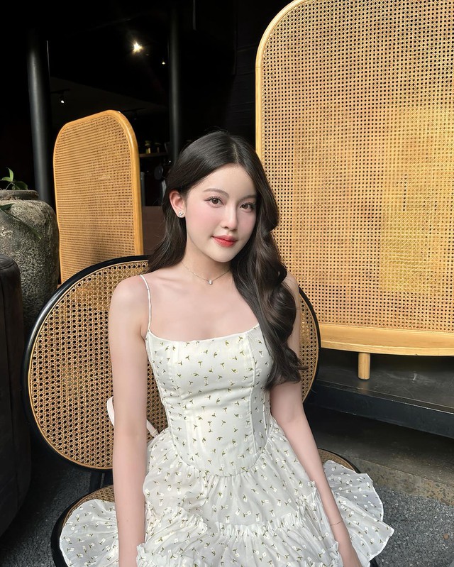Tiểu thư 2k3 Tăng Mỹ Hàn và 9 lần diện váy trắng khiến HIEUTHUHAI “lo lắng” - Ảnh 3.