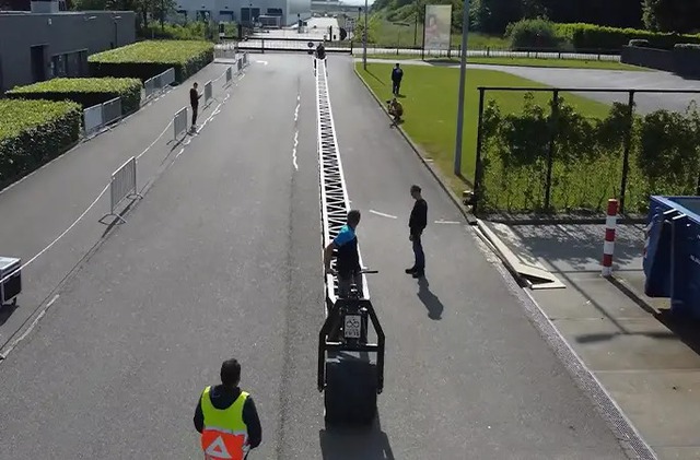 Quái vật kim loại dài 55 mét: Xe đạp dài nhất thế giới phá vỡ kỷ lục Guinness - Ảnh 2.