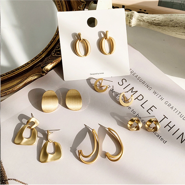 Có thể bạn chưa biết: Phụ kiện là thần chú giúp con gái Pháp lên level mặc đẹp mùa hè - Ảnh 8.