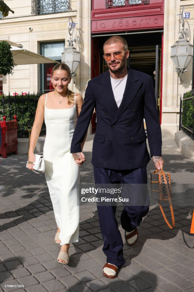 Con gái Beckham ở tuổi dậy thì: Lột xác thành thiếu nữ xinh đẹp, thích diện váy hai dây nữ tính, gây sốt mỗi lần xuất hiện cùng bố - Ảnh 6. Con gái Beckham ở tuổi dậy thì: Lột xác thành thiếu nữ xinh đẹp, thích diện váy hai dây nữ tính, gây sốt mỗi lần xuất hiện cùng bố - Ảnh 6.