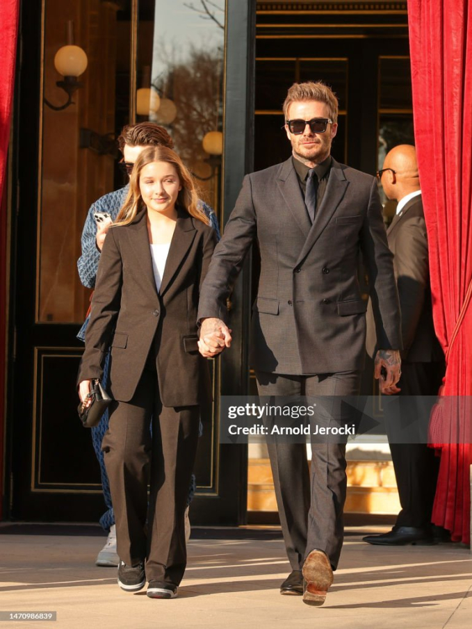 Con gái Beckham ở tuổi dậy thì: Lột xác thành thiếu nữ xinh đẹp, thích diện váy hai dây nữ tính, gây sốt mỗi lần xuất hiện cùng bố - Ảnh 8. Con gái Beckham ở tuổi dậy thì: Lột xác thành thiếu nữ xinh đẹp, thích diện váy hai dây nữ tính, gây sốt mỗi lần xuất hiện cùng bố - Ảnh 8.
