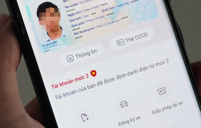 Giám đốc Sở GD-ĐT Hà Nội: Thí sinh không thể dùng ứng dụng VNeID thay thẻ căn cước công dân - Ảnh 1.