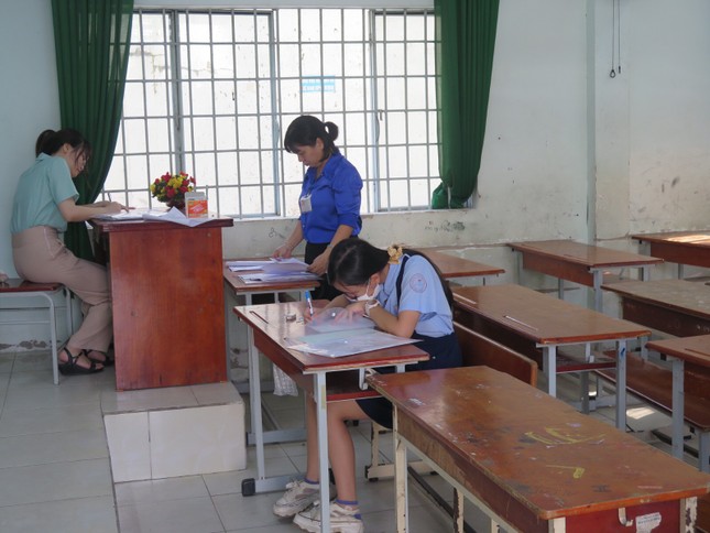 Phòng thi lớp 10 có một không hai tại TPHCM - Ảnh 2.
