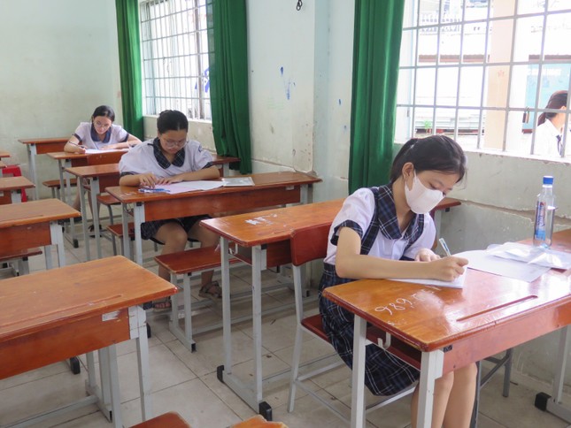 Phòng thi lớp 10 có một không hai tại TPHCM - Ảnh 1.