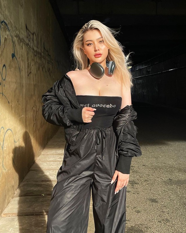 Ngắm Instagram bạn thân Xoài Non: Sách mẫu mặc đẹp cho các nàng mũm mĩm - Ảnh 3.