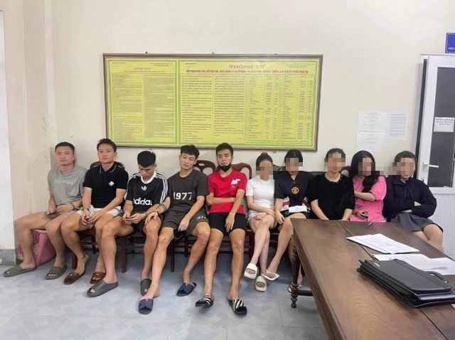 Nửa đầu năm 2024, 11 cầu thủ Việt Nam đồng loạt bị khởi tố, bắt giam - là những ai? - Ảnh 2.