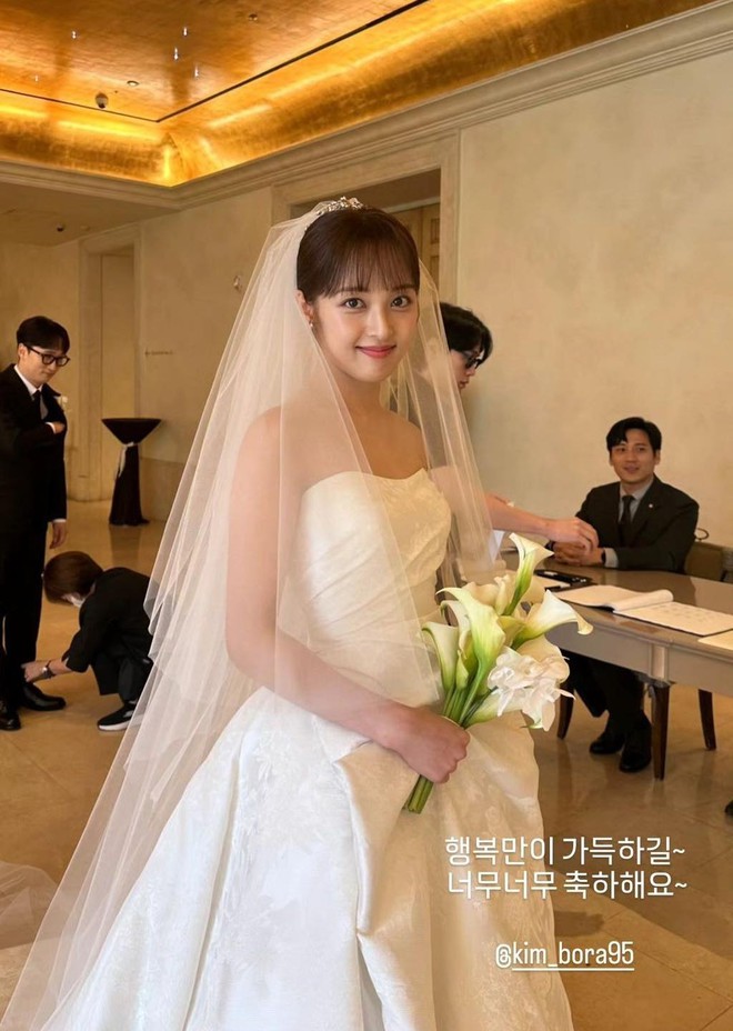 Ngày đại hỷ có 4 hôn lễ Kbiz: Lee Dong Wook - Lee Sung Kyung chúc phúc cho em gái Yoon Eun Hye, Jung Yong Hwa (CNBLUE) chạy show dự đám cưới - Ảnh 2.