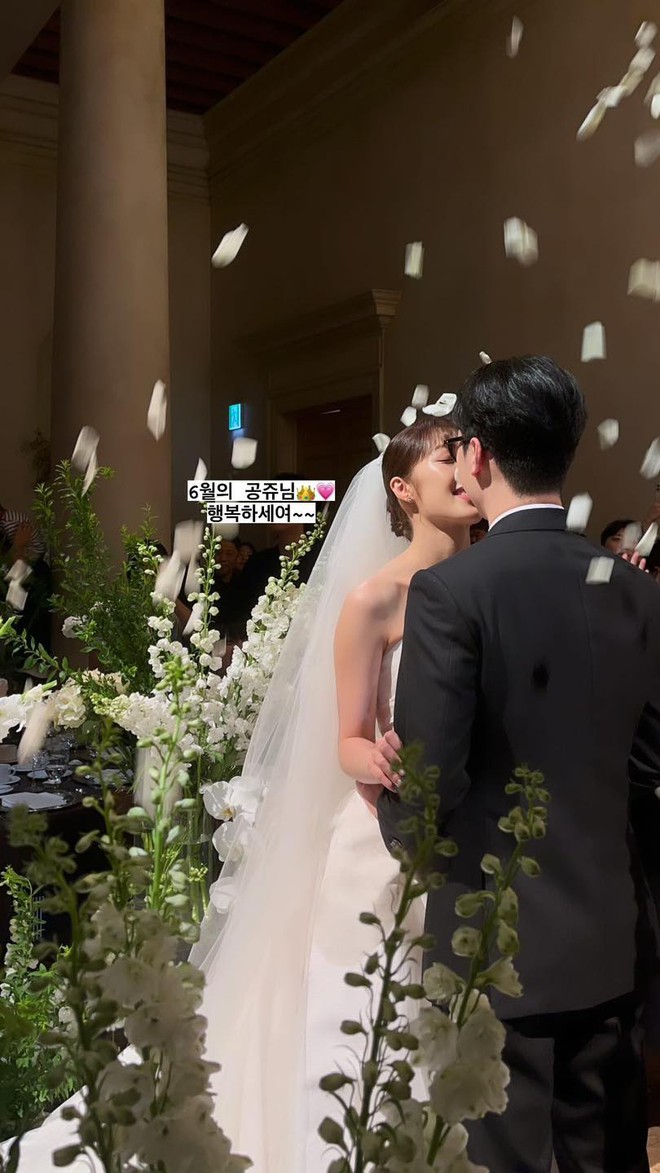 Ngày đại hỷ có 4 hôn lễ Kbiz: Lee Dong Wook - Lee Sung Kyung chúc phúc cho em gái Yoon Eun Hye, Jung Yong Hwa (CNBLUE) chạy show dự đám cưới - Ảnh 7.