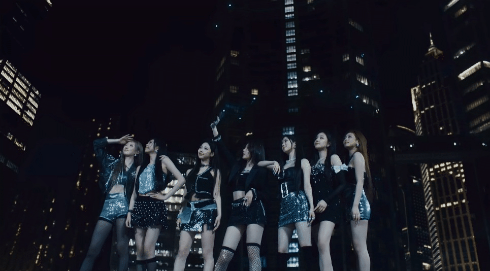 Nhóm em gái BLACKPINK tung MV mới: Gà nhà” YG nhưng nhìn rất JYP, liệu có thoát kiếp nhạc dở? - Ảnh 6.