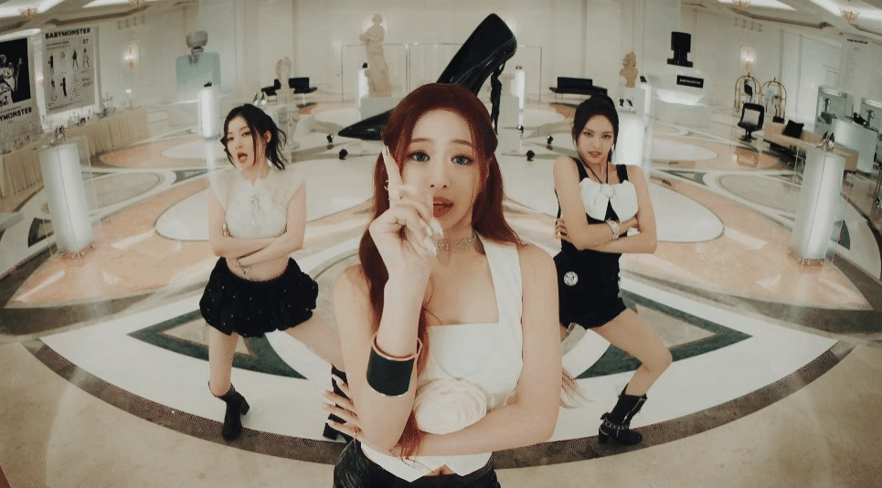 Nhóm em gái BLACKPINK tung MV mới: Gà nhà” YG nhưng nhìn rất JYP, liệu có thoát kiếp nhạc dở? - Ảnh 4.