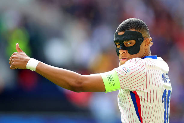 Trực tiếp Ph&aacute;p vs Bỉ: Mbappe s&uacute;t b&oacute;ng thẳng l&ecirc;n trời - Ảnh 1.