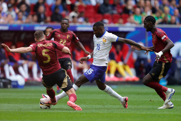 Trực tiếp Ph&aacute;p vs Bỉ: Mbappe s&uacute;t b&oacute;ng thẳng l&ecirc;n trời - Ảnh 1.