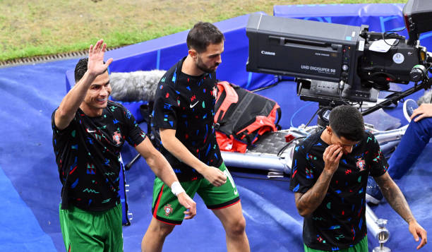 Trực tiếp Bồ Đào Nha - Slovenia: Ronaldo đá chính, sẵn sàng quẩy đục nước tại vòng 1/8 Euro 2024 - Ảnh 1.