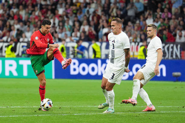 Trực tiếp Bồ Đào Nha - Slovenia: Ronaldo bỏ lỡ pha đối mặt phút 89! - Ảnh 1.