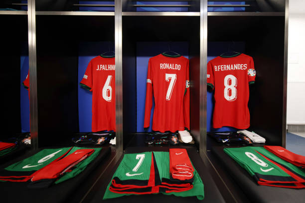 Trực tiếp Bồ Đào Nha - Slovenia: Chờ Ronaldo tỏa sáng, nối dài kỷ lục tại Euro - Ảnh 2.