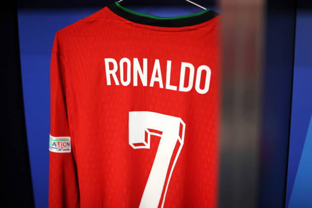 Trực tiếp Bồ Đào Nha - Slovenia: Chờ Ronaldo tỏa sáng, nối dài kỷ lục tại Euro - Ảnh 1.