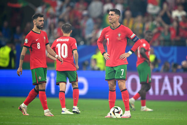 Xót xa: Ronaldo đá trượt phạt đền, bật khóc nức nở khi trận đấu còn chưa kết thúc - Ảnh 4.