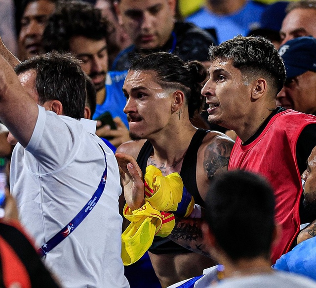 Hỗn loạn ở Copa America: Sao tuyển Uruguay đấm nhau tay đôi với CĐV sau khi lỡ hẹn đấu Messi - Ảnh 1.