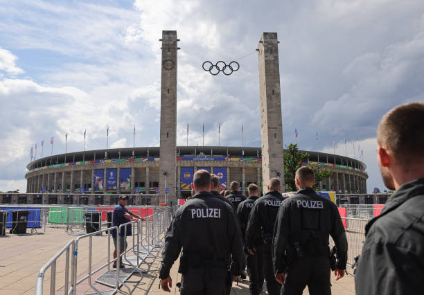 Trực tiếp chung kết Euro 2024 Tây Ban Nha - Anh: Fan tạo ra bầu không khí lễ hội chưa từng có - Ảnh 1.