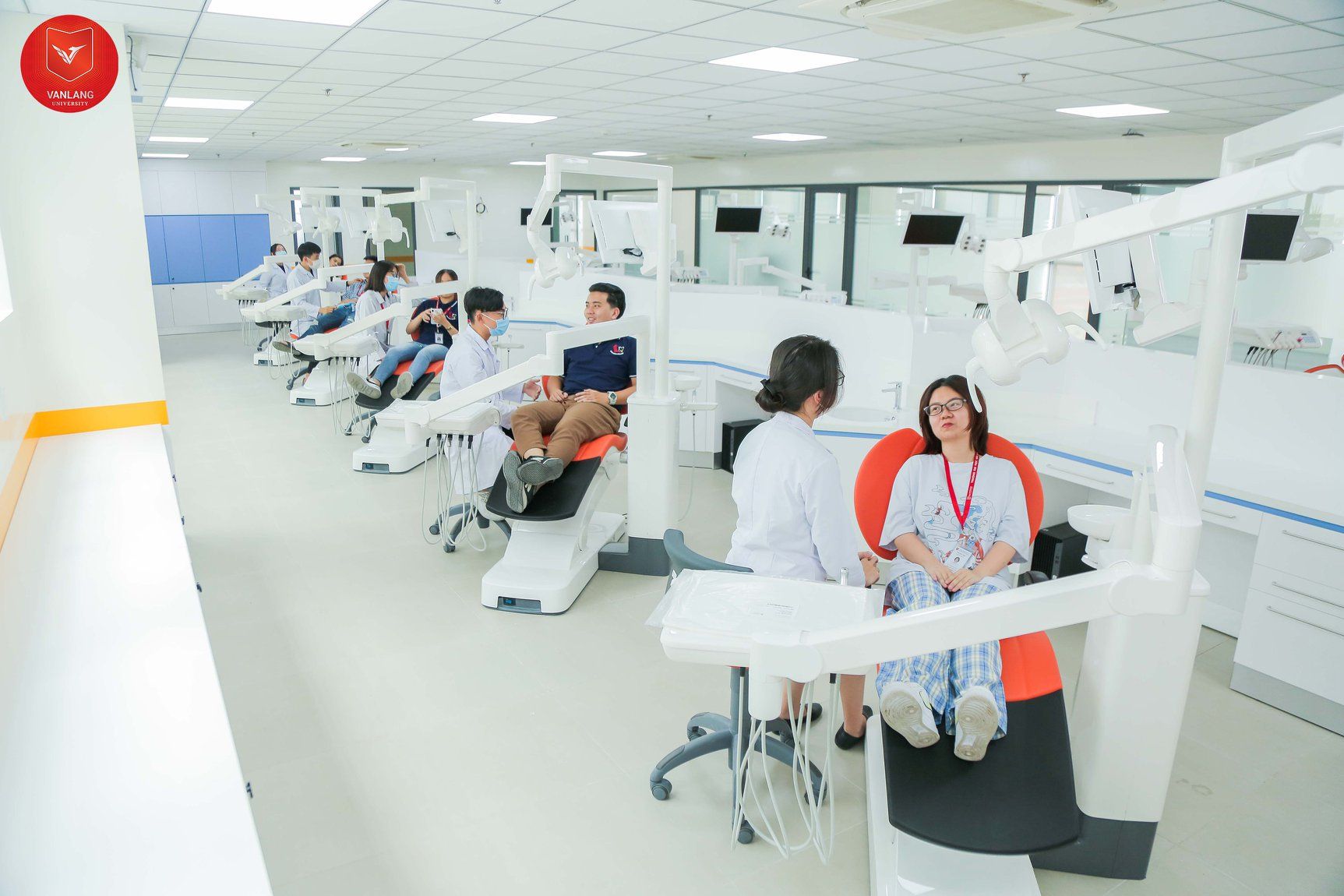 HỌC PHÍ NGÀNH RĂNG HÀM MẶT TẠI ĐẠI HỌC HỒNG BÀNG LÊN ĐẾN 195 TRIỆU ĐỒNG MỖI NĂM