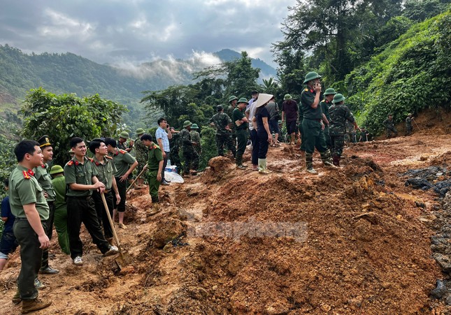 Tin mới liên quan vụ xe khách 16 chỗ bị vùi lấp ở Hà Giang - Ảnh 1.