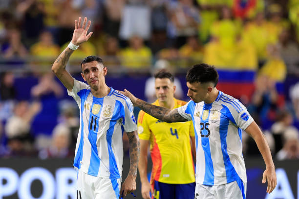 The moment Lionel Messi smiled in victory, Argentina players hugged each other emotionally when winning Copa America 2024 - Photo 7.