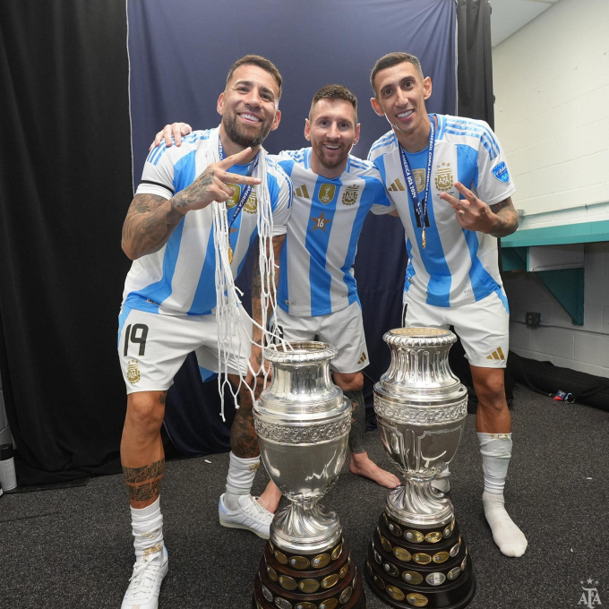 Ronaldo có bài đăng đầu tiên giữa lúc Messi khoe cúp vô địch Copa America, trở thành cầu thủ có nhiều danh hiệu nhất lịch sử - Ảnh 3.