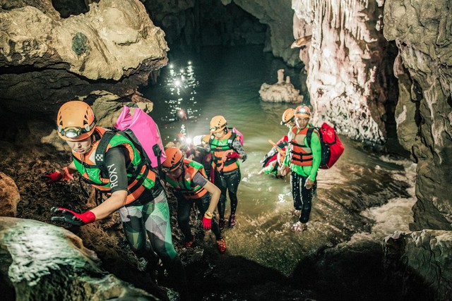 Có một chuỗi hang động kỳ vĩ, hoang sơ ở Quảng Bình: Tên đặc biệt, từng xuất hiện trong phim Hollywood - Ảnh 11.