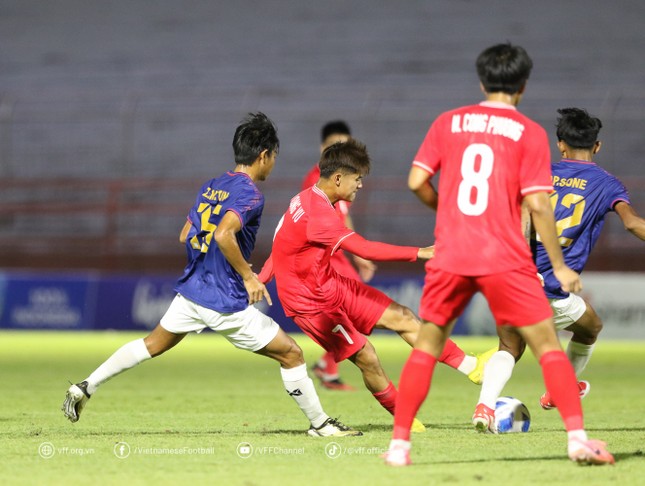 Sân bóng tổ chức trận U19 Việt Nam vs U19 Myanmar tối om, người hâm mộ Indonesia bức xúc với ban tổ chức- Ảnh 2.