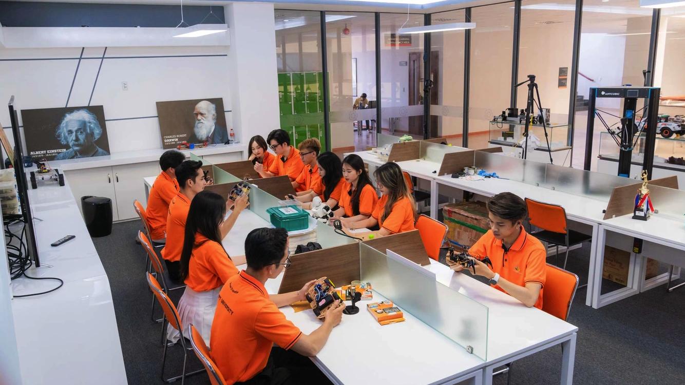 Trường ĐH FPT c&ocirc;ng bố điểm chuẩn x&eacute;t tuyển l&agrave; 21 điểm- Ảnh 1.