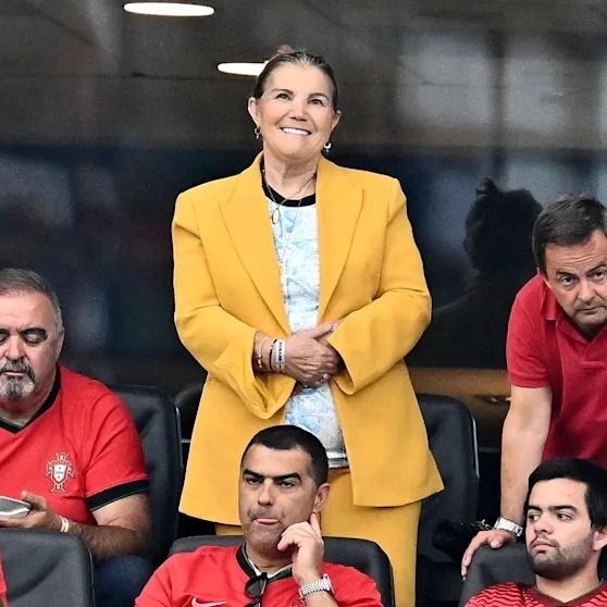 La madre de Ronaldo rompió a llorar por su hijo la primera vez que fue al estadio para ver la Eurocopa 2024 - Foto 2.