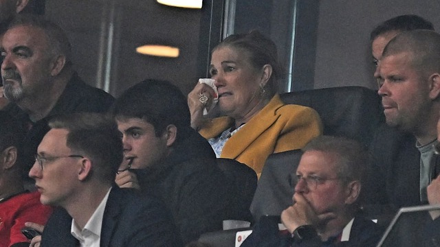 Mẹ Ronaldo bật khóc nức nở vì con trai trong lần đầu đến sân xem Euro 2024 - Ảnh 6.