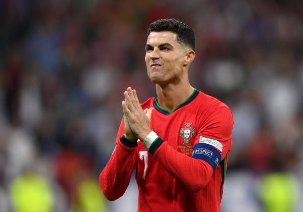 Mẹ Ronaldo bật khóc nức nở vì con trai trong lần đầu đến sân xem Euro 2024 - Ảnh 9.