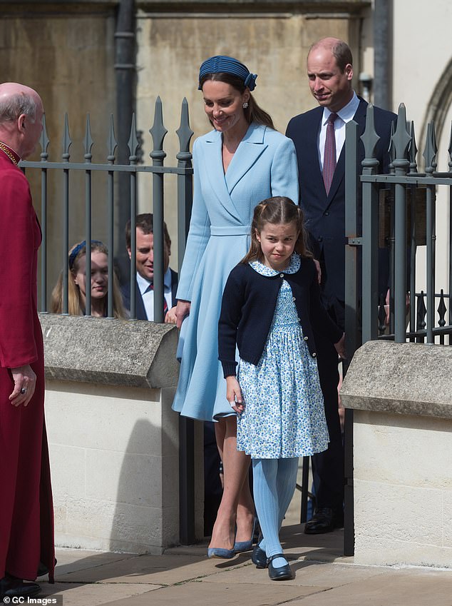 Die Auftritte von Königin Kate mit Prinzessin Charlotte bewiesen das ultimative Talent bei der Koordination von Outfits zwischen Mutter und Tochter – Foto 7.