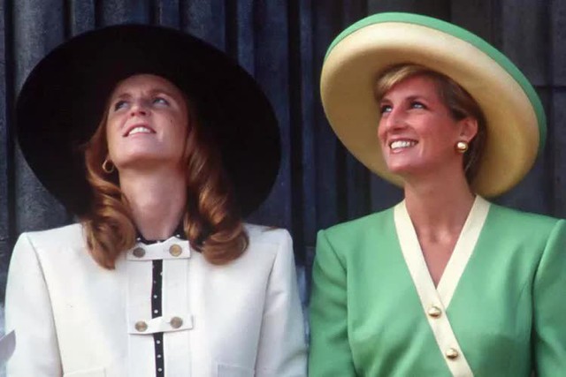 Tình bạn tri kỷ ít người biết giữa 2 chị em dâu hoàng gia Vương phi Diana và mẹ ruột Công chúa Beatrice - Eugenie - Ảnh 1.