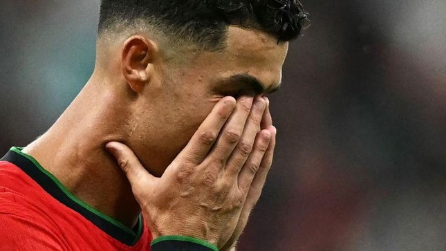 Ronaldo chạm cột mốc buồn trong kỳ EURO cuối cùng - Ảnh 1.
