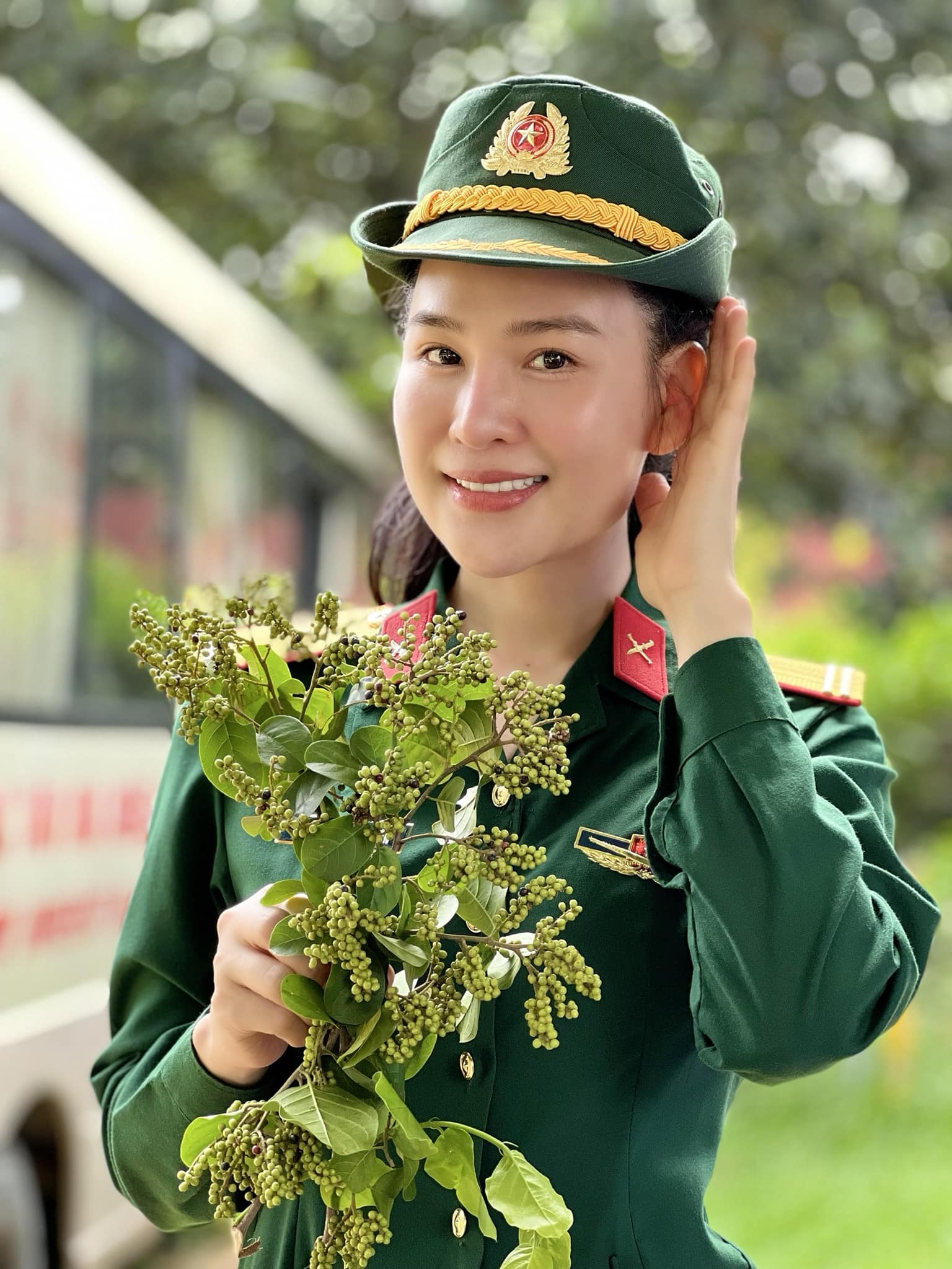 Nữ trung tá, thạc sĩ bỏ 13 tỷ làm nhạc: "Tôi không có đại gia hay làm việc khuất tất như đồn đại"- Ảnh 1.