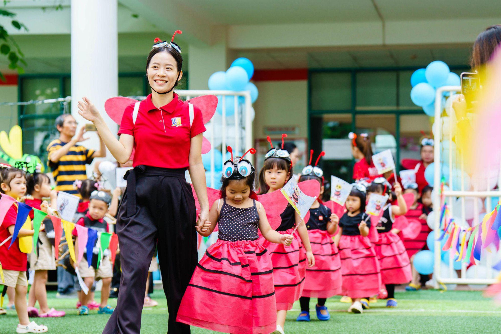 Trẻ mầm non Royal School tham gia dạ hội hoá trang côn trùng, khám phá muôn loài- Ảnh 7.