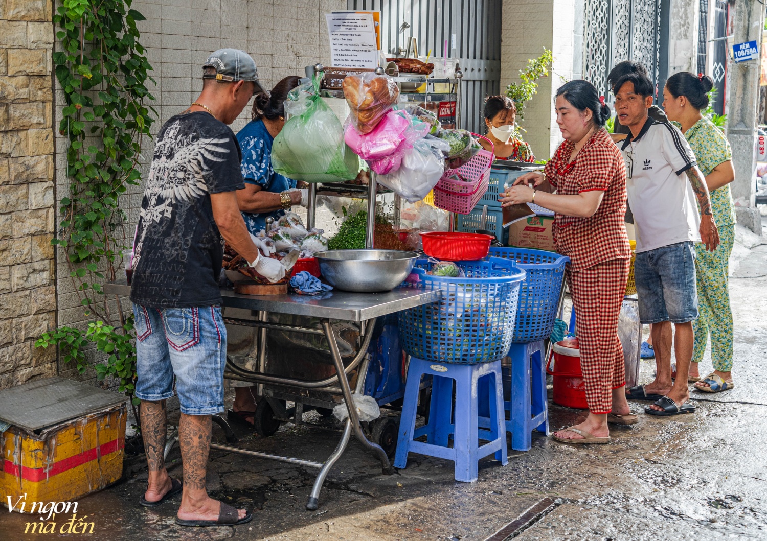 Độc đáo tiệm ăn sáng 7 ngày 7 món khác nhau: Mỗi ngày bán khoảng 400 bát, đông khách đến nỗi con gái nghỉ làm ngân hàng để phụ mẹ- Ảnh 10.