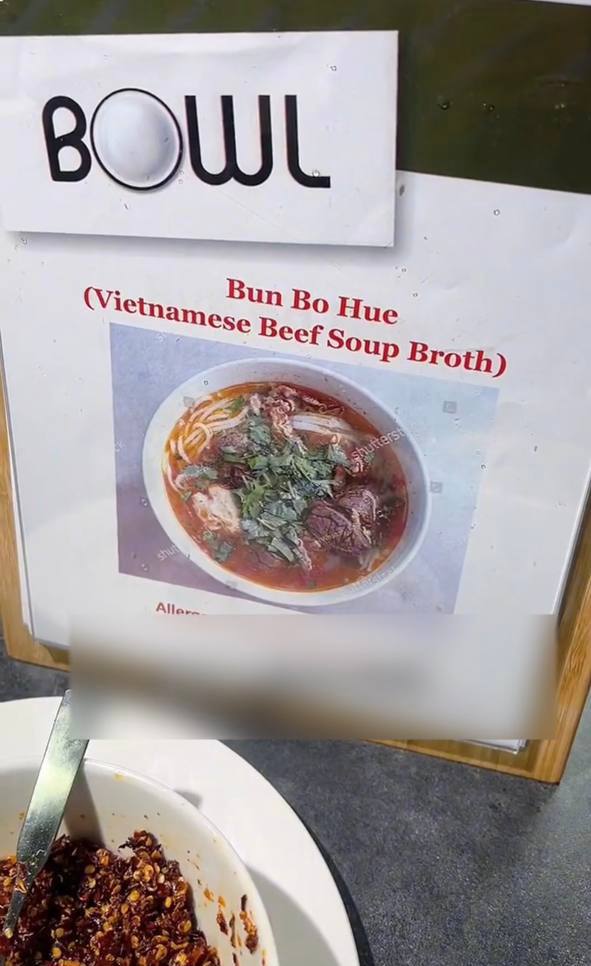 Một món ăn Việt Nam bất ngờ xuất hiện tại canteen ĐH Massachusetts, 10 người thì 9 người là "fan cứng"- Ảnh 1.